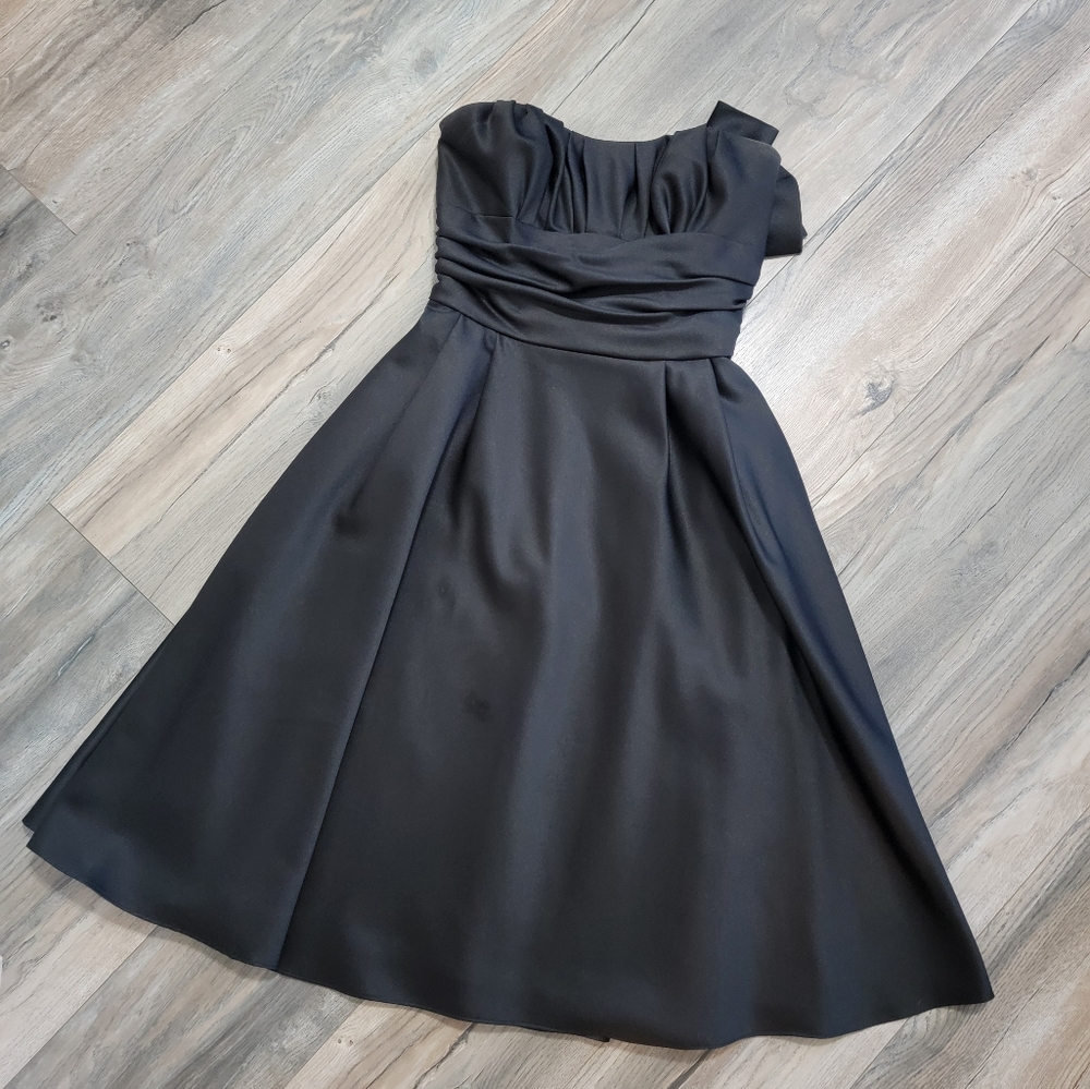 Vineyard Collection black strapless dress, size 6